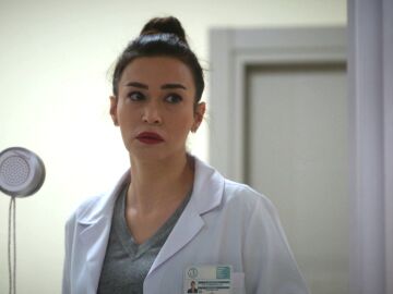 Timur y Bahar mantienen una emotiva conversaci&oacute;n, llena de l&aacute;grimas, y Rengin&hellip; &iexcl;lo ve todo!