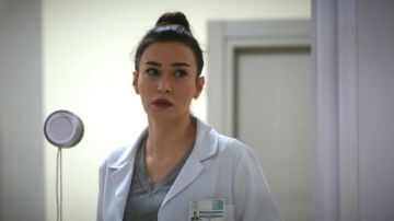Timur y Bahar mantienen una emotiva conversación, llena de lágrimas, y Rengin… ¡lo ve todo!