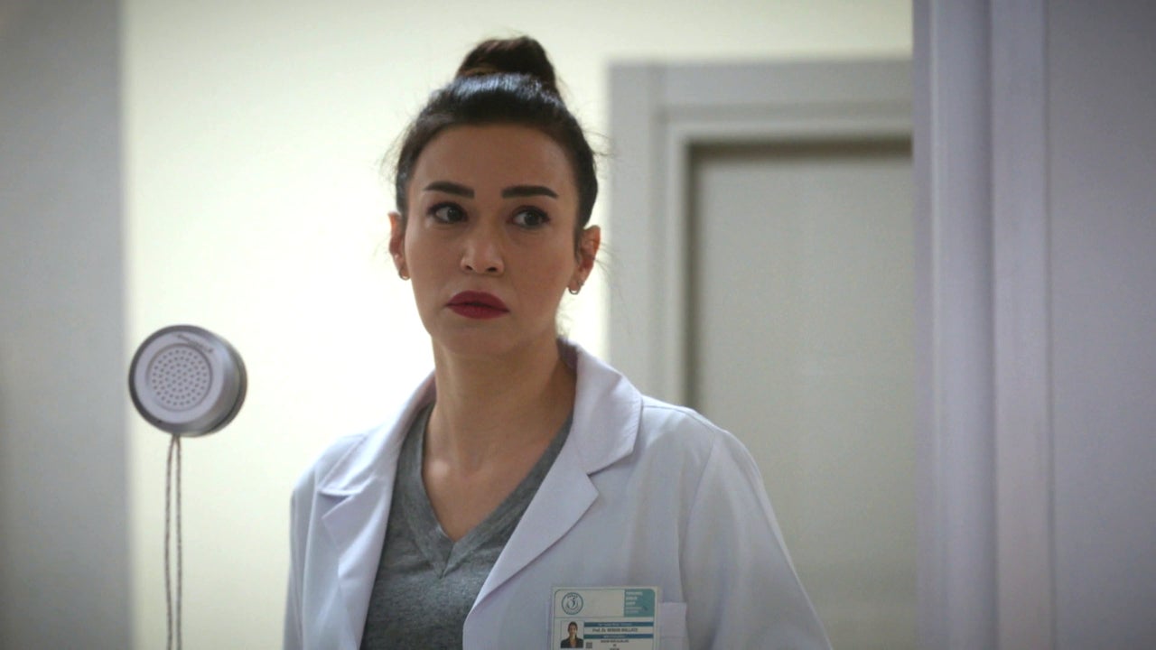 Timur y Bahar mantienen una emotiva conversación, llena de lágrimas, y Rengin… ¡lo ve todo! Timur y Bahar mantienen una emotiva conversación, llena de lágrimas, y Rengin… ¡lo ve todo!