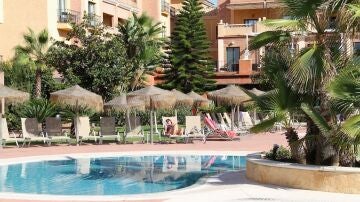 Imagen de archivo de la piscina de un hotel