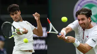 Carlos Alcaraz y Cameron Norrie, en acción en Wimbledon Carlos Alcaraz y Cameron Norrie, en acción en Wimbledon