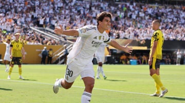 Gonzalo García con el Real Madrid