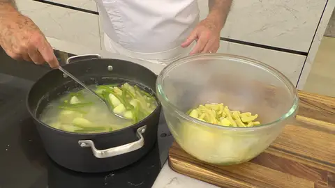 Escurre los ingredientes y ponlos en un bol Escurre los ingredientes y ponlos en un bol