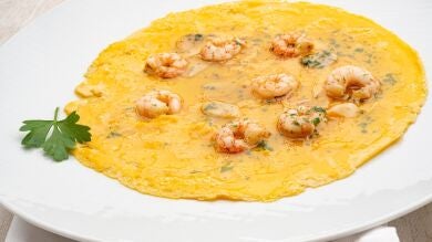 ¿Cena ligera o almuerzo exprés? Elabora la receta de tortilla vaga de gambas de Arguiñano sin renunciar a lo saludable