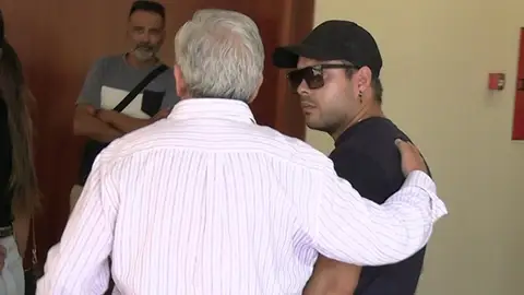 José Fernando, a su llegada al tanatorio José Fernando, a su llegada al tanatorio