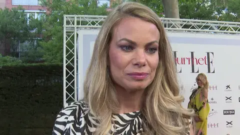 Carla Goyanes atendiendo a los medios de comunicación Carla Goyanes atendiendo a los medios de comunicación