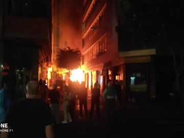 Un incendio en Las Palmas de Gran Canaria deja 12 afectdos, entre ellos un niño de 3 años