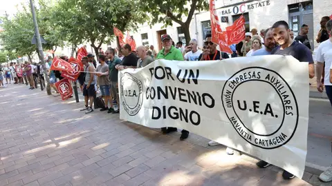 Los trabajadores de Navantia mantienen la huelga y rechazan el preacuerdo Los trabajadores de Navantia mantienen la huelga y rechazan el preacuerdo