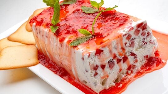 Tarta helada de fresa, la receta con la que Argui&ntilde;ano da la bienvenida a las vacaciones de verano