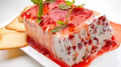 Tarta helada de fresa, la receta con la que Eva Arguiñano da la bienvenida a las vacaciones de verano Tarta helada de fresa, la receta con la que Eva Arguiñano da la bienvenida a las vacaciones de verano