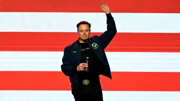 La inteligencia artificial de Elon Musk: antisemita y admiradora de Hitler.