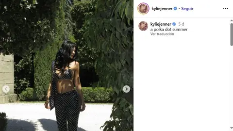 Kylie Jenner con el conjunto de lunares de Ralph Lauren Kylie Jenner con el conjunto de lunares de Ralph Lauren