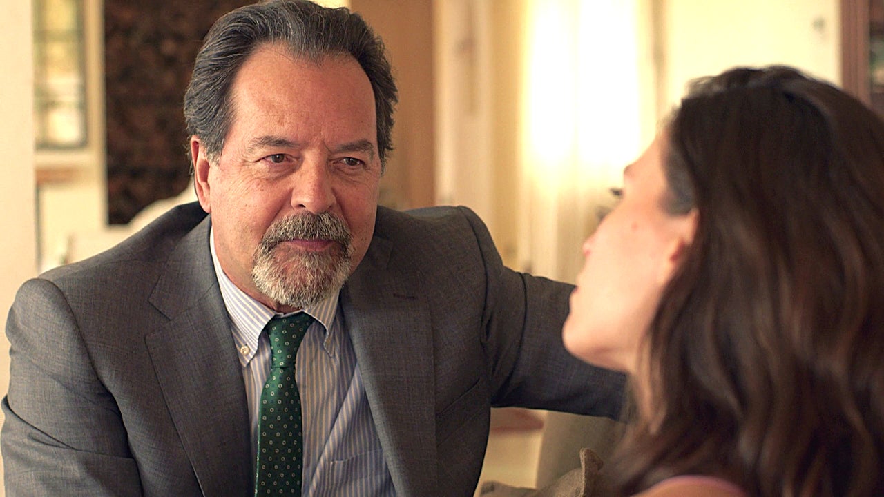 Octavio Oramas intenta manipular a Amanda para que olvide su negocio de las joyas Octavio Oramas intenta manipular a Amanda para que olvide su negocio de las joyas
