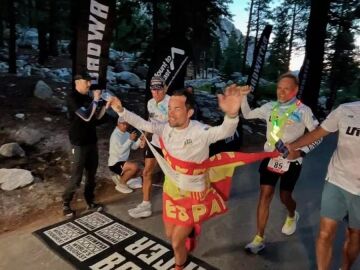 Iván Penalba acabando el ultramaratón de Badwater 2025 Iván Penalba acabando el ultramaratón de Badwater 2025