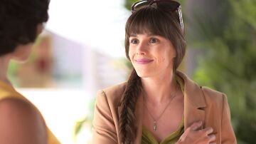 Julia se muda de manera temporal al Hotel Oramas… ¿conseguirá pasar desapercibida?