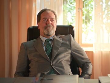Octavio pilla a C&eacute;sar rebuscando en su despacho, y se disparan los peores recuerdos del patriarca