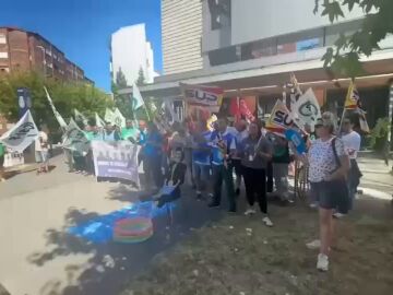 Usuarios y policías denuncian el calor asfixiante de la comisaría de Vigo: "Casi todos los días hay mareos"