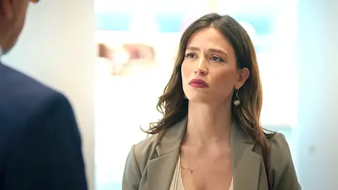 Amanda descubre la verdad: ¡Octavio ha saboteado su futuro negocio! Amanda descubre la verdad: ¡Octavio ha saboteado su futuro negocio!