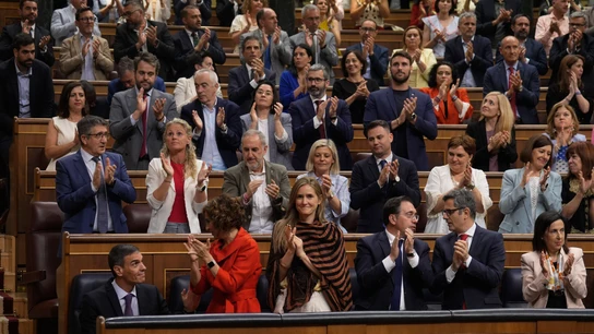 El PSOE aplaude a Sánchez en el Congreso El PSOE aplaude a Sánchez en el Congreso