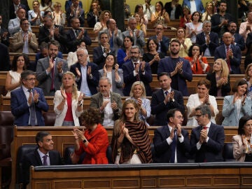 El PSOE aplaude a Sánchez en el Congreso