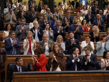 El PSOE aplaude a Sánchez en el Congreso El PSOE aplaude a Sánchez en el Congreso