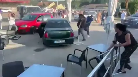 Otros seis detenidos en relación con la brutal pelea entre clanes en una petición de mano en Ribeira, a Coruña Otros seis detenidos en relación con la brutal pelea entre clanes en una petición de mano en Ribeira, a Coruña