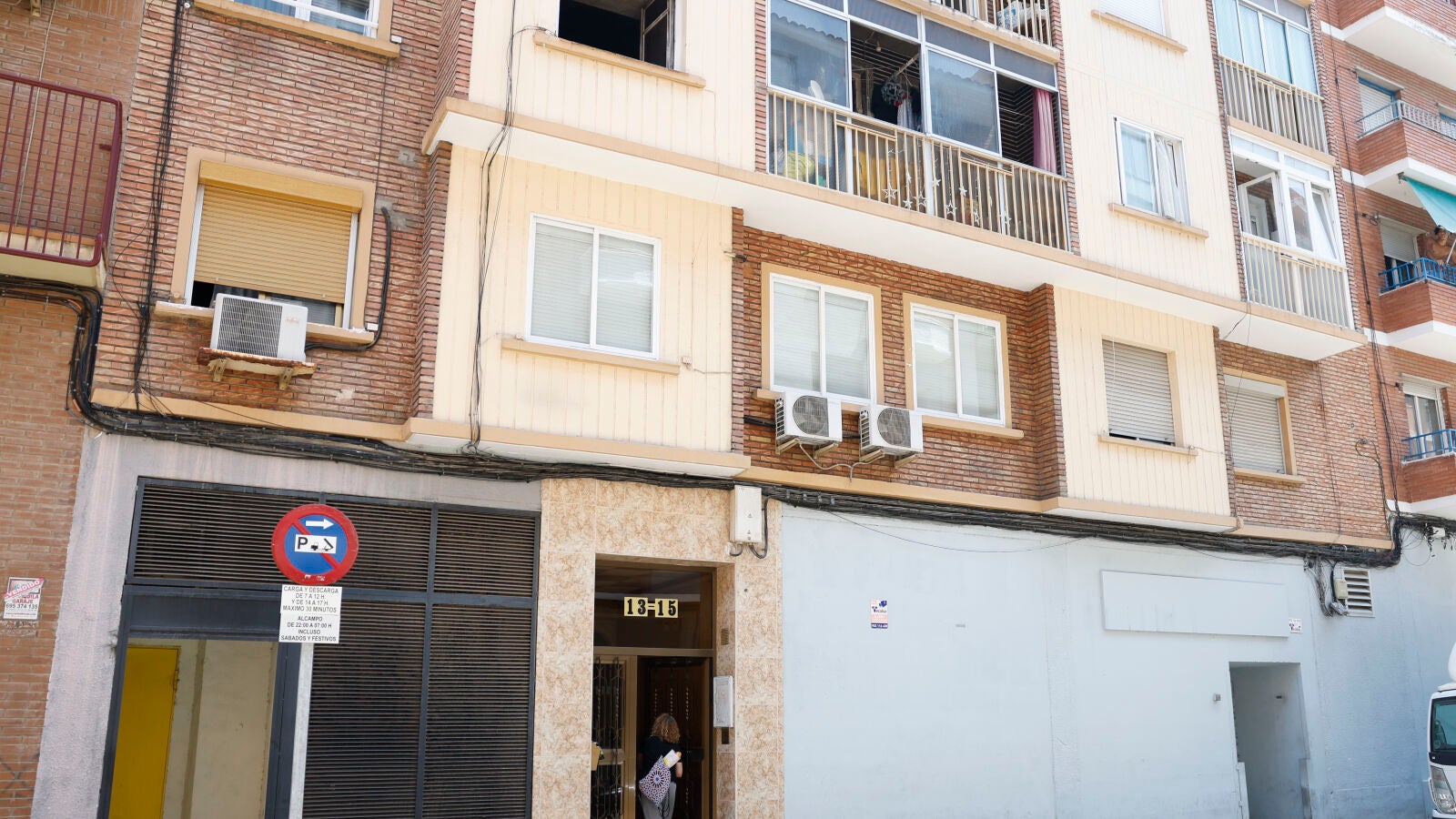 Herido grave un niño de 5 años hallado solo en un piso incendiado en Zaragoza