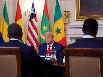  Donald Trump durante una reunión con líderes africanos 