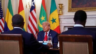 Incómodo momento de Trump: elogia al presidente de Liberia por su 