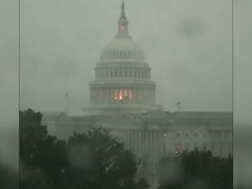 La Casa Blanca, bajo la tormenta La Casa Blanca, bajo la tormenta