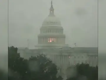 La Casa Blanca, bajo la tormenta La Casa Blanca, bajo la tormenta
