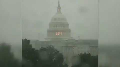 La Casa Blanca, bajo la tormenta La Casa Blanca, bajo la tormenta