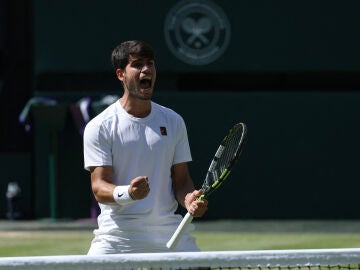 Carlos Alcaraz celebra un punto ante Taylor Fritz