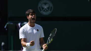 Carlos Alcaraz celebra un punto ante Taylor Fritz