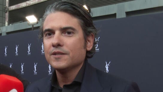 Juli&aacute;n Porras haciendo declaraciones a la prensa