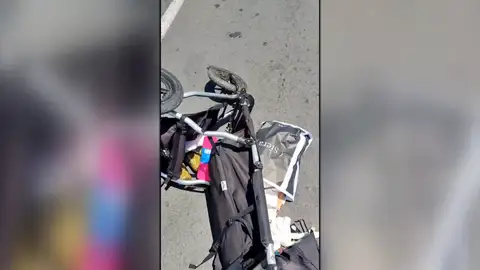 El carrito de bebé en el suelo. Torrevieja, Alicante El carrito de bebé en el suelo. Torrevieja, Alicante