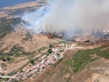 Desalojadas varias viviendas en Algeciras y activada la fase 1 de emergencia por un incendio en Botafuegos