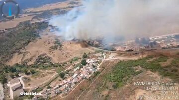 Desalojadas varias viviendas en Algeciras y activada la fase 1 de emergencia por un incendio en Botafuegos