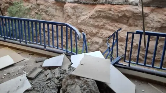 Desalojo tras el derrumbe en Mogán Desalojo tras el derrumbe en Mogán