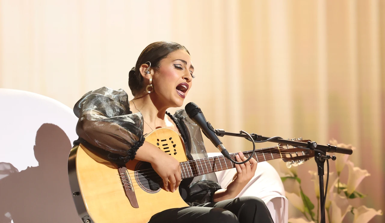 Sensibilidad y delicadeza: Esperansa Grasia cambia el tono y conmueve con ‘Disfruto’ al estilo Carla Morrison