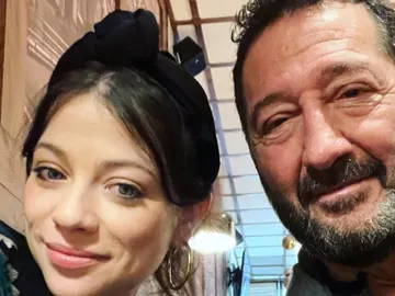 Michelle Trachtenberg y su novio Jay Cohen Michelle Trachtenberg y su novio Jay Cohen