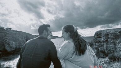 La foto de Beril Pozam con Ersin Arici, Suna y Abidin en Una nueva vida, que enamora a los fans de la serie 