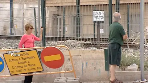 Personas viendo obras Personas viendo obras