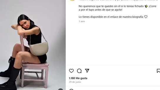 Rebeca Terán posando para su marca de bolsos AMIMA Brand Rebeca Terán posando para su marca de bolsos AMIMA Brand