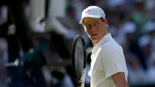 Jannik Sinner celebra un punto ante Djokovic en la semifinal de Wimbledon Jannik Sinner celebra un punto ante Djokovic en la semifinal de Wimbledon