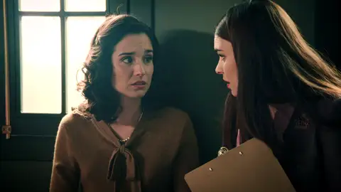 Las chicas de la tienda intentan aconsejar a Cristina: “Igual no estás enamorada de tu chico” Las chicas de la tienda intentan aconsejar a Cristina: “Igual no estás enamorada de tu chico”