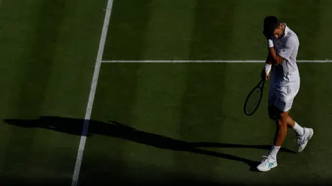 Novak Djokovic, cabizbajo en la semifinal ante Sinner en Wimbledon Novak Djokovic, cabizbajo en la semifinal ante Sinner en Wimbledon