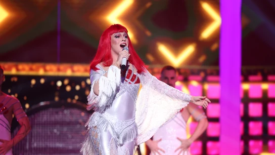 Yenesi se convierte en diva del pop al ritmo de ‘Believe’ como una auténtica Cher Yenesi se convierte en diva del pop al ritmo de ‘Believe’ como una auténtica Cher
