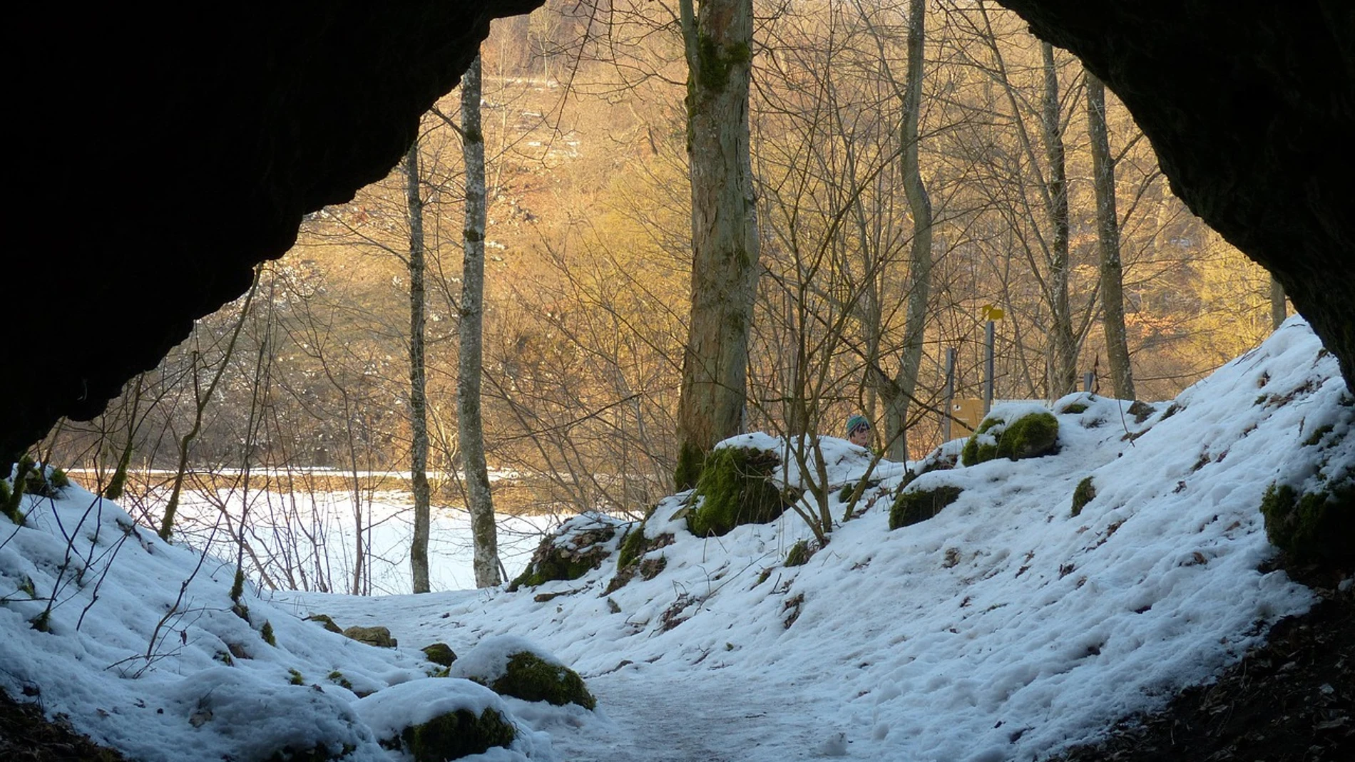 Imagen de archivo de una cueva Imagen de archivo de una cueva