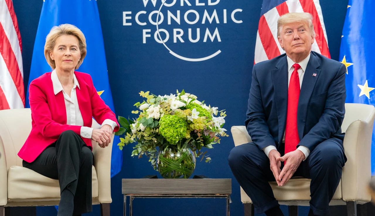 Foto de archivo de Trump y Von der Leyen